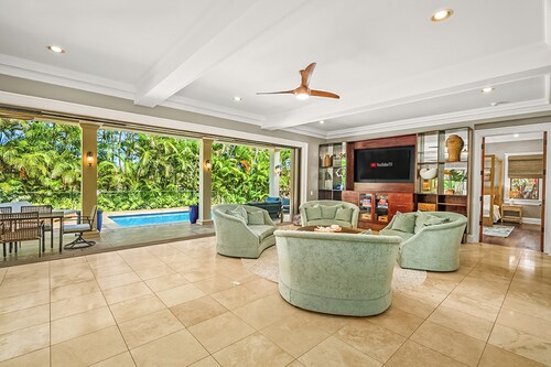 Tiki Villa in Poipu 5Bd/4Bth, Pool & AC, Sleeps 16+