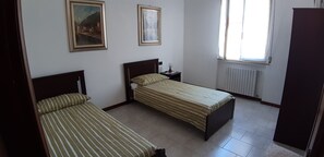2 quartos, ferros/tábuas de passar roupa, Wi-Fi, roupa de cama