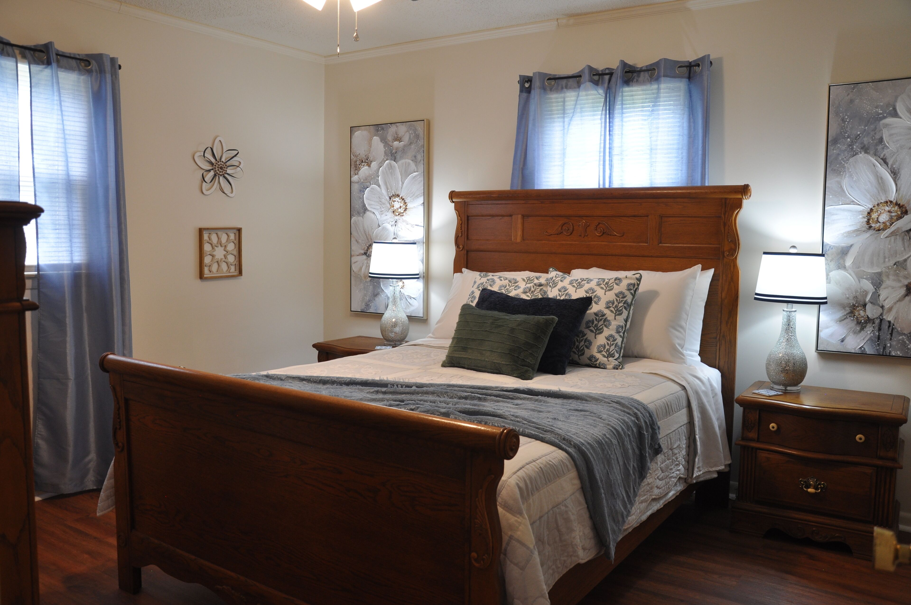 3 bedrooms, iron/ironing board, WiFi (free), bed sheets