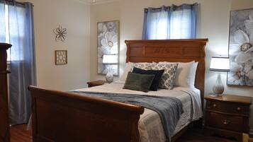 3 bedrooms, iron/ironing board, WiFi (free), bed sheets