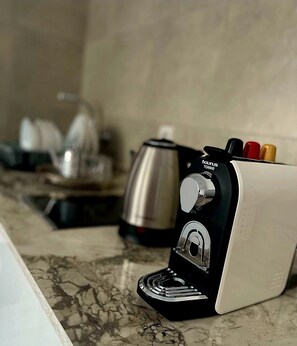 Kaffee und/oder Kaffeemaschine