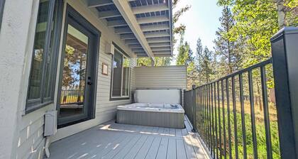12 Sisken - Stunning Riverfront Retreat, Newly Remodeled, AC, Hot Tub, SHARC
