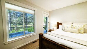 5 chambres, fer et planche à repasser, lit de bébé portatif