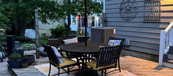 The Cozy Crab- Your Charming Haven in Lovely North Beach!