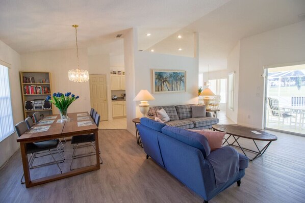 Interior - Villa Lovie: Charming 4-bed/3-bath with pool & spa (Inverness)