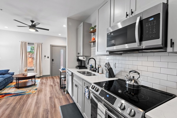 Refrigerador, microondas, horno, placa de cocina