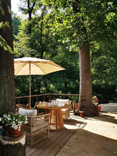 Sunny Wooden House on Creek, 30 Minutes Prague