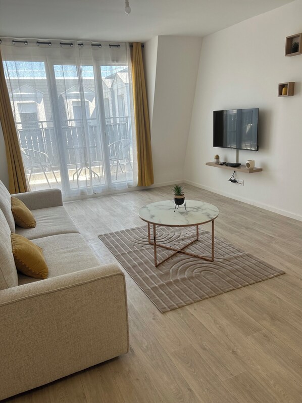 Living area - Cosy apartment with balcony near Paris (Le Blanc-Mesnil)