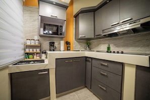 Fridge, microwave, oven, stovetop