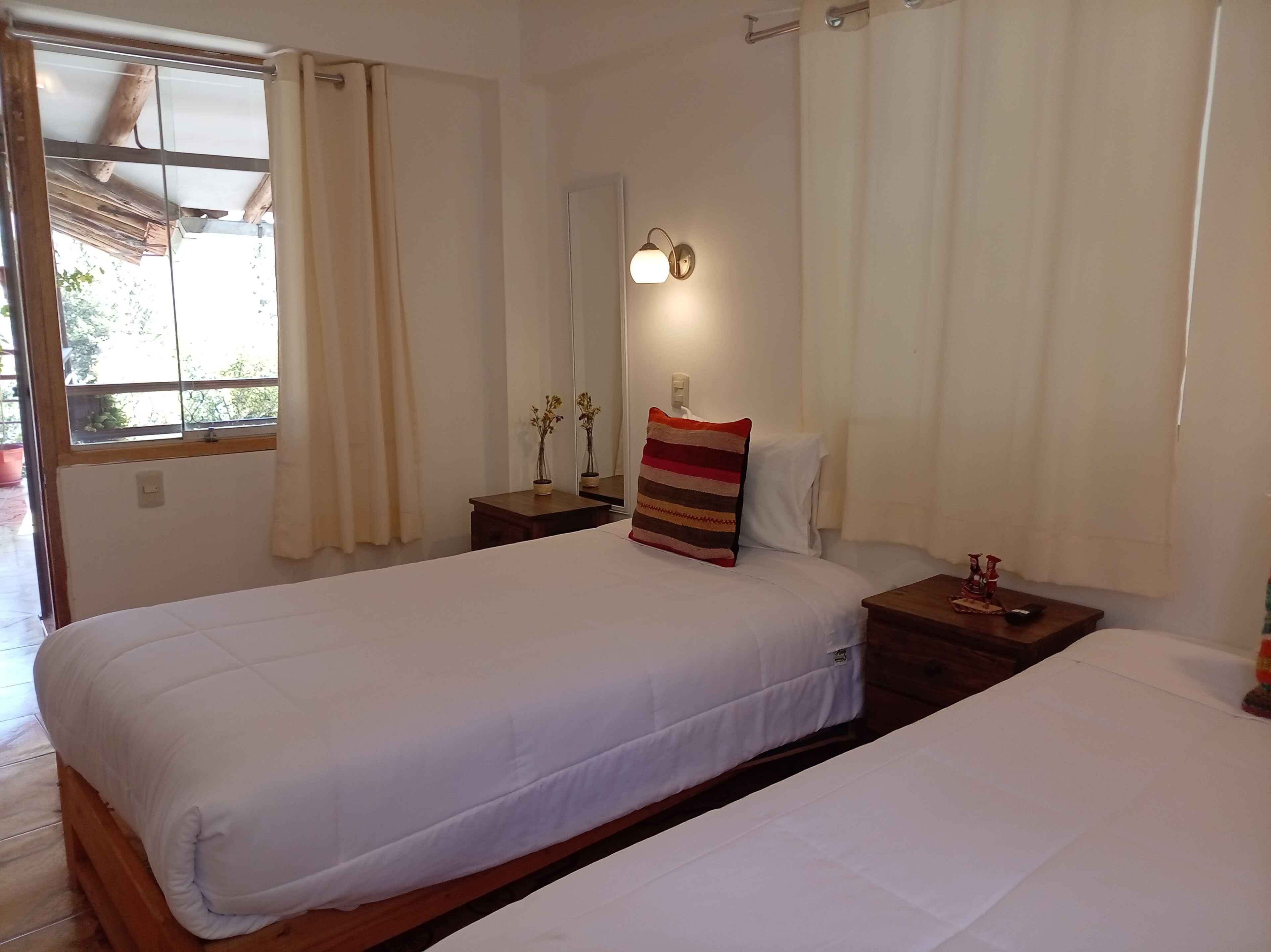 Habitación doble estándar, vista a la montaña | Escritorio, espacio para trabajar con laptop y wifi gratis 