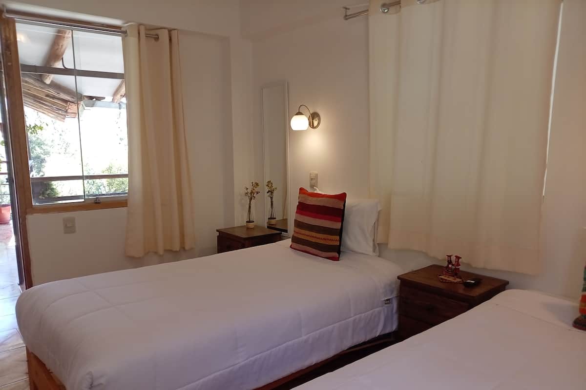 Habitación doble estándar, vista a la montaña | Escritorio, espacio para trabajar con laptop y wifi gratis