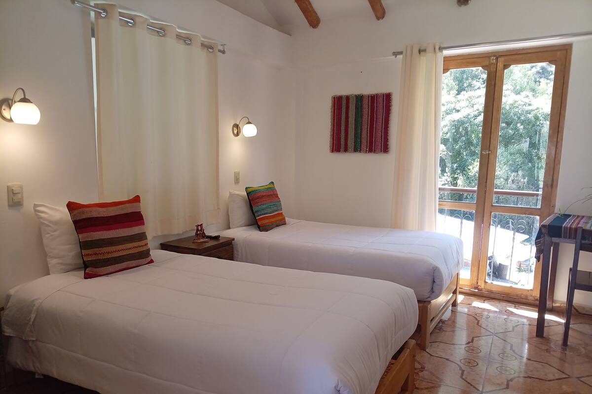 Standard Twin Room, Mountain View | Hypo-allergenic bedding, desk, laptop workspace, free WiFi