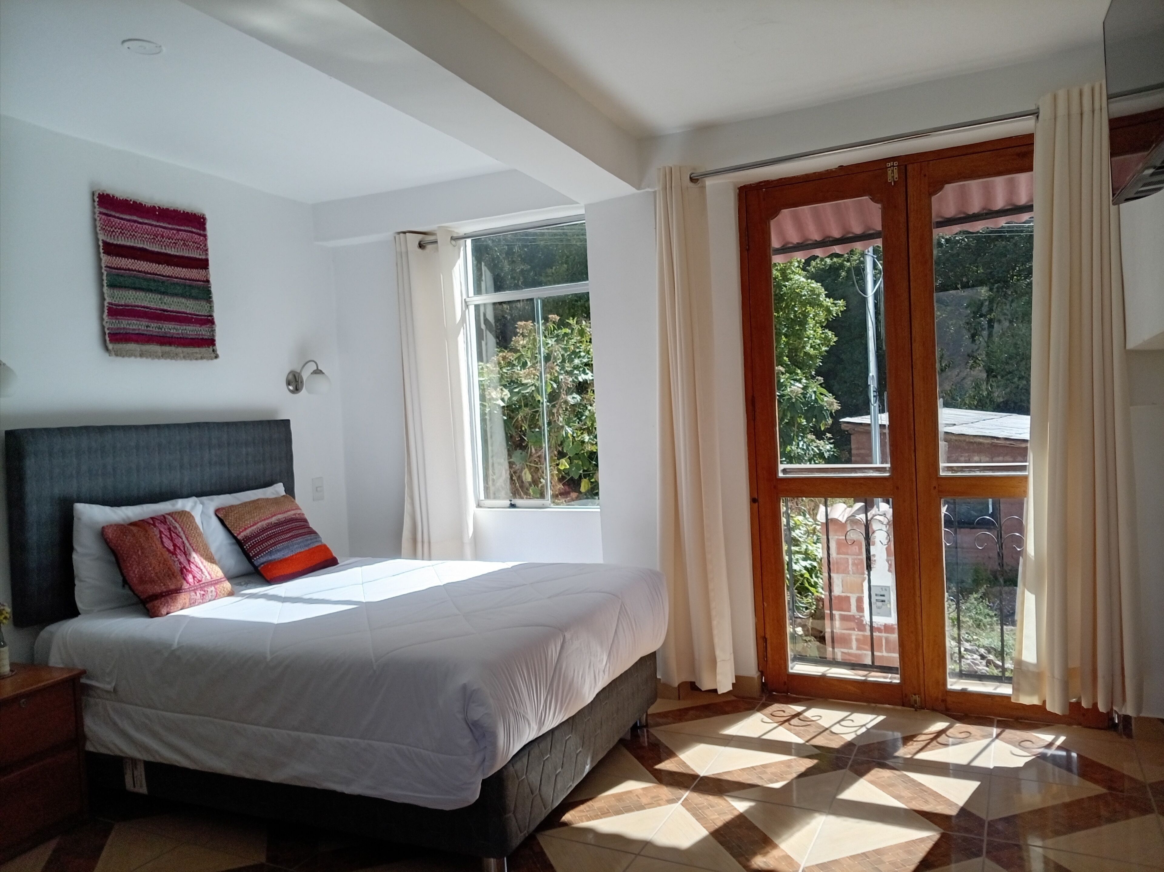 Habitación estándar, vista a la montaña | Escritorio, espacio para trabajar con laptop y wifi gratis 