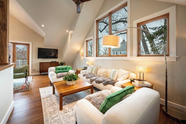 Smart TV, books, stereo