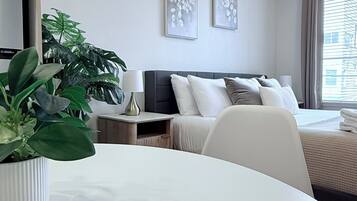 1 habitación, escritorio, tabla de planchar con plancha y wifi