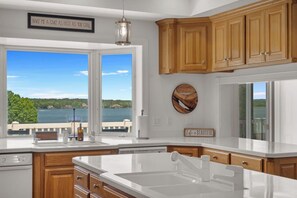Fridge, microwave, oven, stovetop - Lakefront Estate on Lake Balboa Sleeps 16+ (Hot Springs)