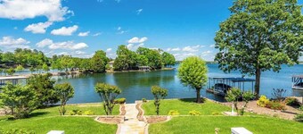 Lakefront Estate on Lake Balboa Sleeps 16+