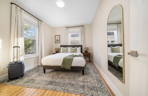5 bedrooms, iron/ironing board, WiFi, bed sheets