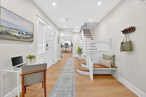 World Cup 5BR Group stay Near Downtown Boston Parking, Backyard & Walk to Train