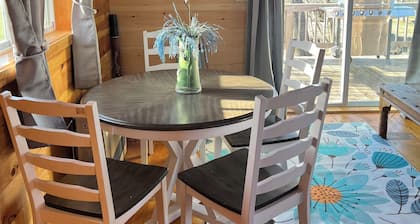 New spacious-charming one bedroom cottage with loft at Wilson Lake Country Club