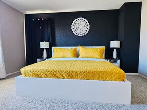 4 soverom, strykejern/-brett, reiseseng for barn og wi-fi (inkludert)