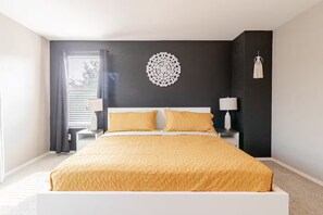 4 habitaciones, tabla de planchar con plancha y cuna de viaje