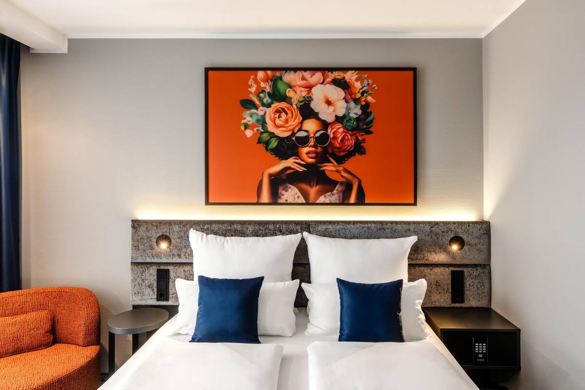 Premium bedding, in-room safe, blackout drapes, soundproofing