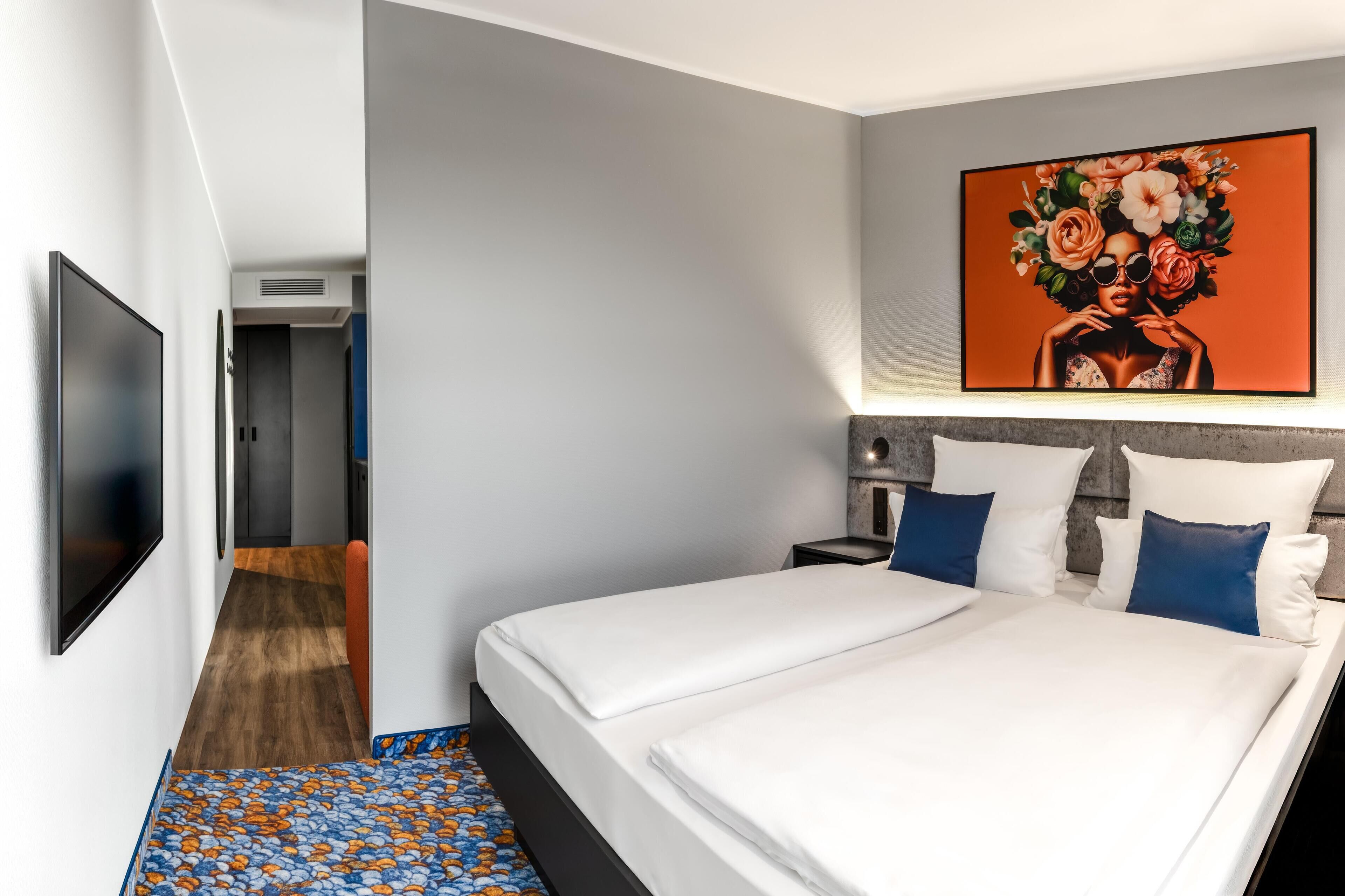 Standard Apartment, 1 King Bed, Kitchenette (Dining Table;Separate Living Room) | Premium bedding, in-room safe, blackout drapes, soundproofing