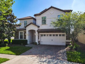 Exterior - ChampionsGate Spacious 8BR Villa, Pool, Game Room (Four Corners)