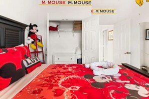 3 bedrooms, desk, iron/ironing board, travel crib