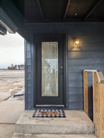 Delightful 2-bedroom house with WiFi, AC between Greentown & Kokomo