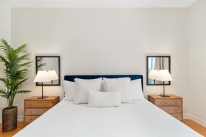 4 Schlafzimmer, Schreibtisch, Bügeleisen/Bügelbrett, Reisekinderbett