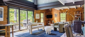 Pool+hot Tub, Firepit Near Hikes, Shops, Dining Cragswood Lodge by Avantstay