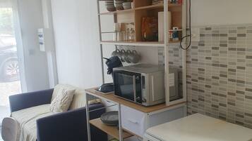 Geladeira, micro-ondas, fogão, cooktop