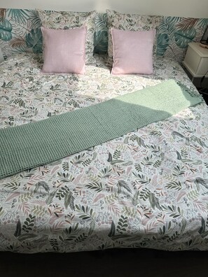 2 habitaciones, tabla de planchar con plancha y wifi gratis 