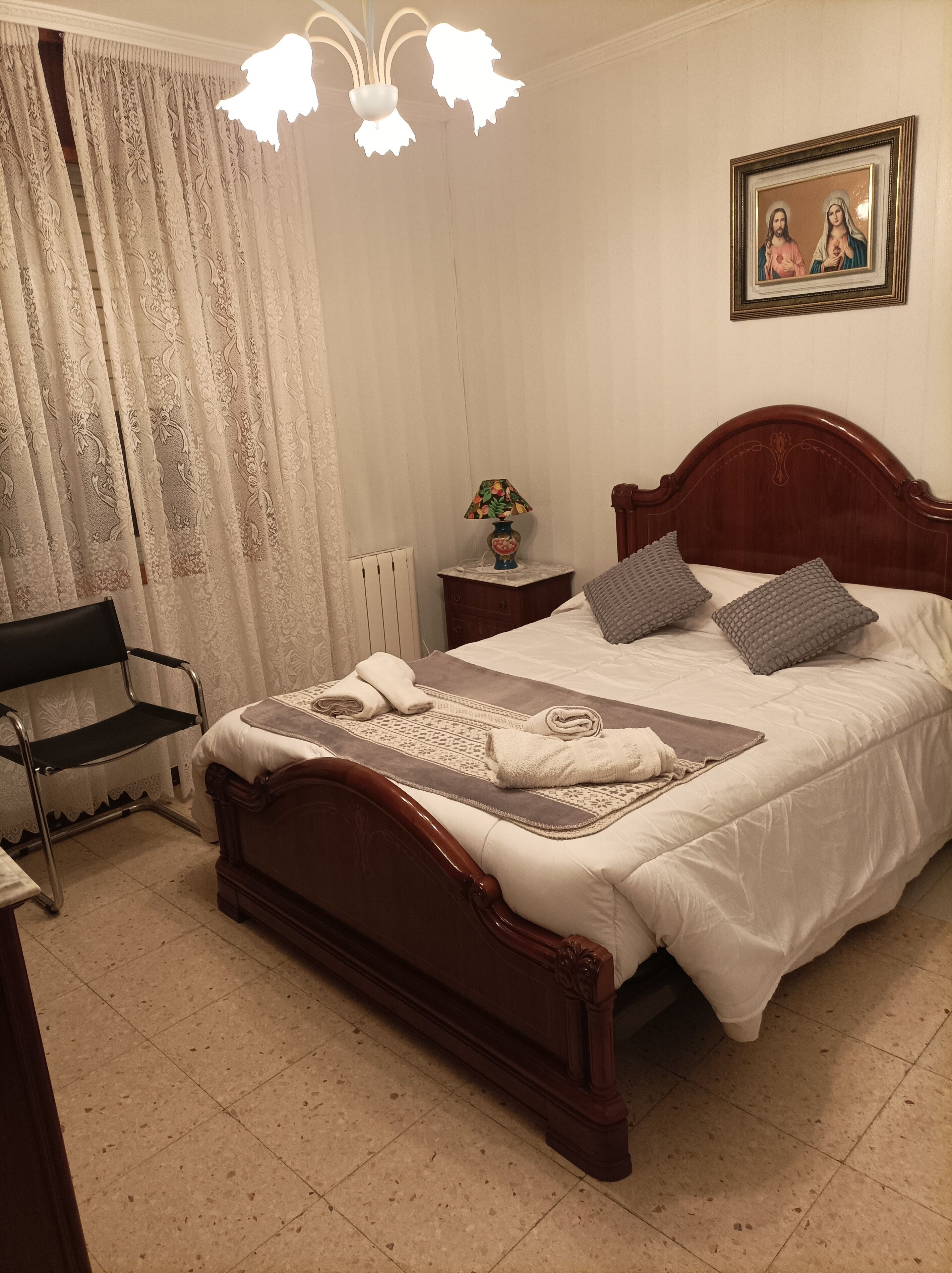 3 bedrooms, bed sheets