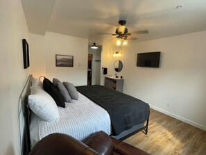 5 bedrooms, iron/ironing board, WiFi, bed sheets