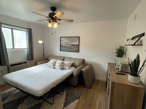 5 bedrooms, iron/ironing board, WiFi, bed sheets