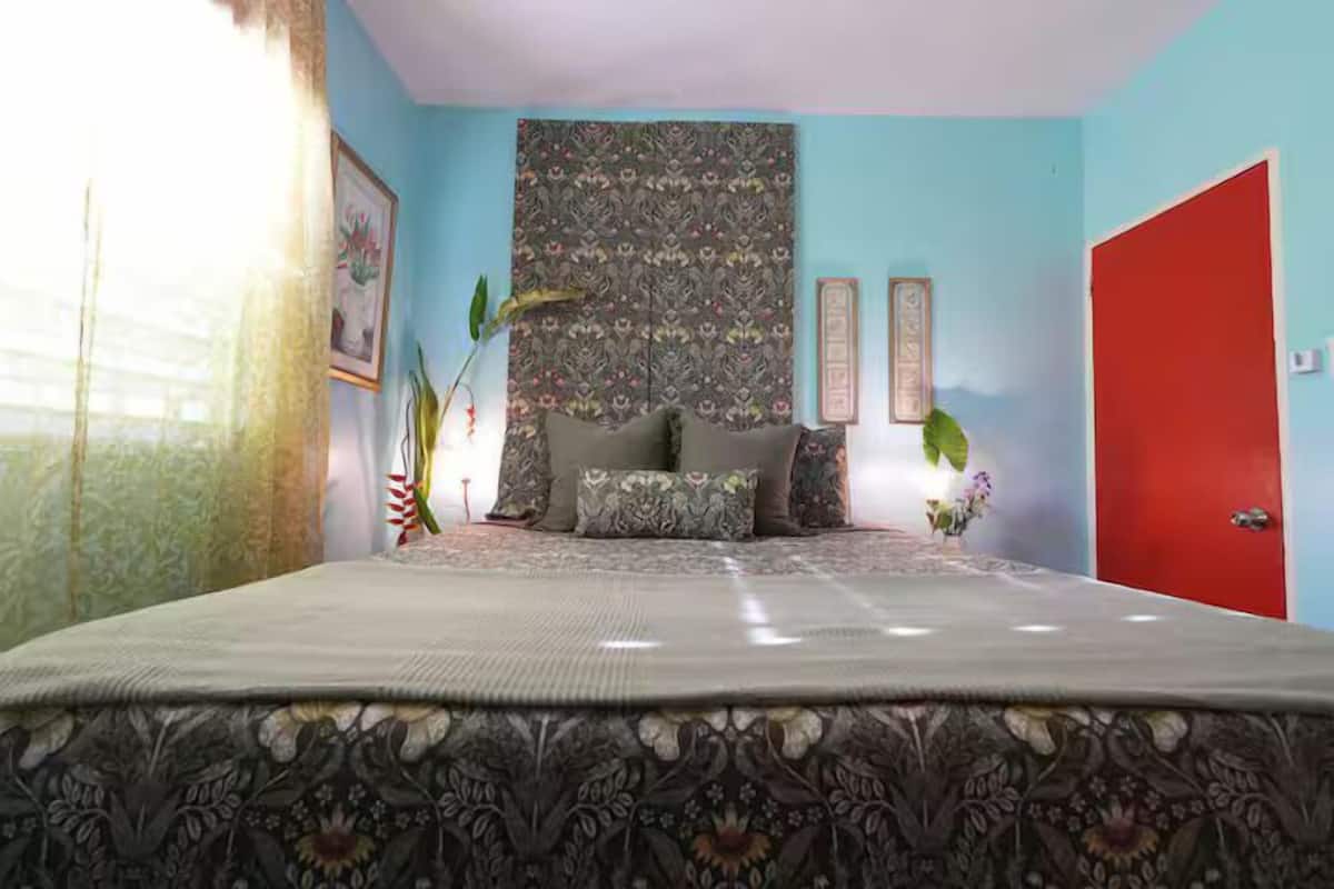4 bedrooms, iron/ironing board