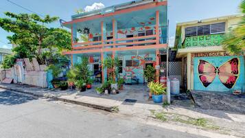 Mặt tiền nơi lưu trú