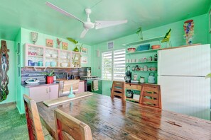 Comfort Apartment, 4 Bedrooms, Kitchen, Sea Facing | Private kitchen - LoveSoulBeautiful (Luquillo)