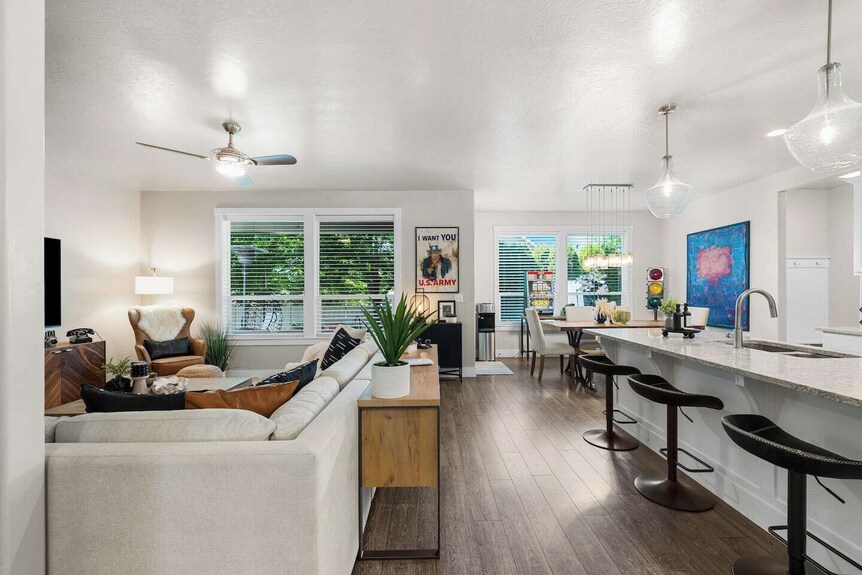 Relax And Recharge At This Luxury Boise Retreat Featuring A Private Hot Tub, Sauna, Fire Pit, Game Room, And Peloton. Perfect For Families, Groups, And Weekend Getaways, This Spacious 4-bedroom Home Comfortably Sleeps 9 And Is Conveniently Located. - Boise, ID