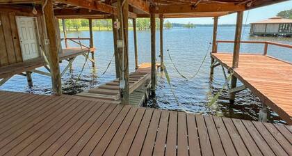 Waterfront 3 bedroom home right outside North Toledo Bend State Park.