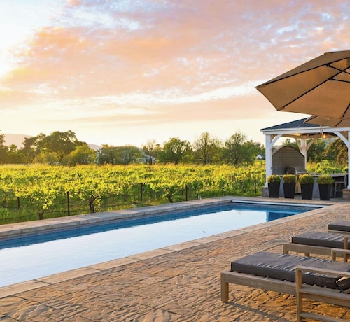 Chic Sonoma Oasis w/ Pool, Bocce, Hot Tub + Minutes to Downtown