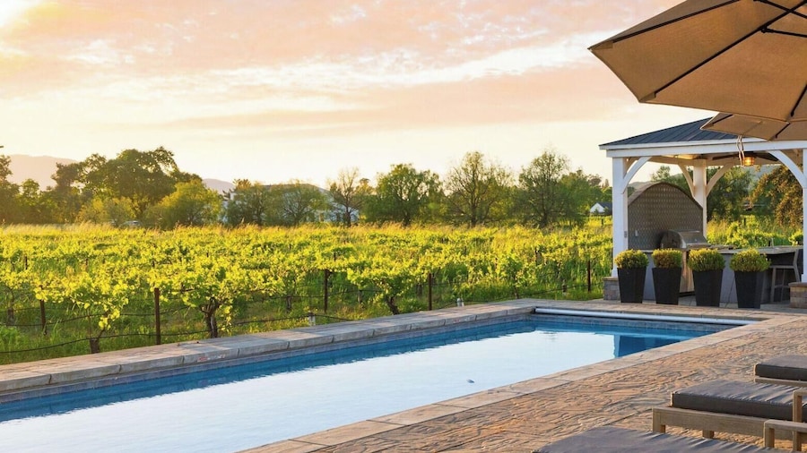 Chic Sonoma Oasis w/ Pool, Bocce, Hot Tub + Minutes to Downtown