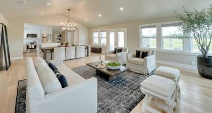 Chic Sonoma Oasis w/ Pool, Bocce, Hot Tub + Minutes to Downtown