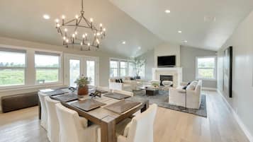 House (4 Bedrooms) | Interior