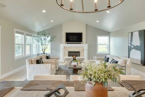 House (4 Bedrooms) | Interior - Chic Sonoma Oasis w/ Pool, Bocce, Hot Tub + Minutes to Downtown (Sonoma)