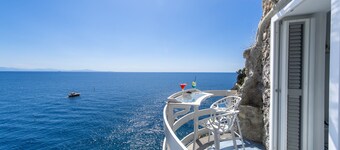 Romantic Room - A Rockside Escape