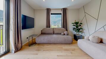 Signature Apartment, Multiple Beds, Mountain View | Living area